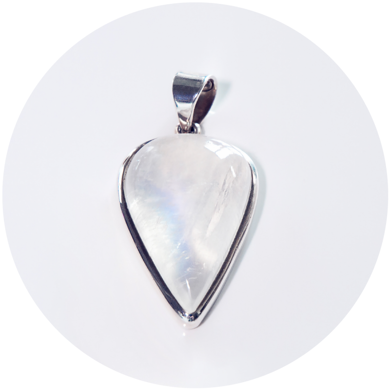 Propriétés de le Pierre de Lune | MissTerre Propriétés de le Pierre de Lune | MissTerre